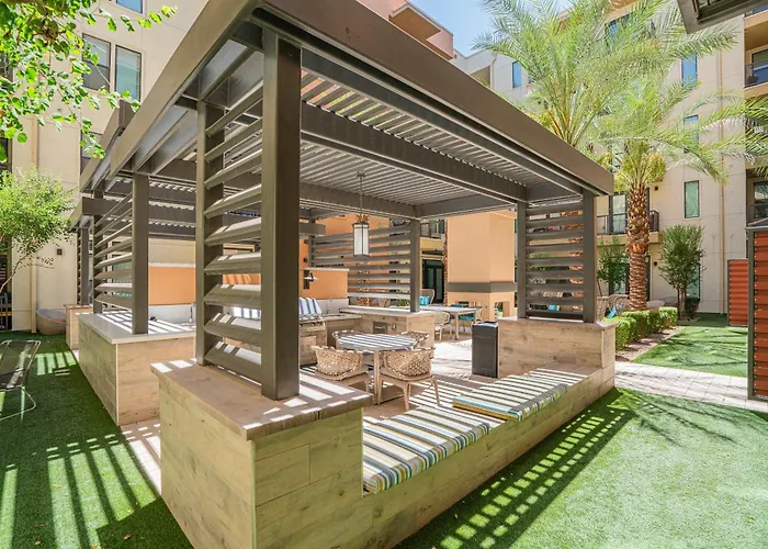 Apartment Boulevard Modern Roosevelt Row 1br Pool Gym 2 *