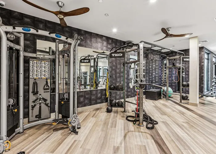 Boulevard Modern Roosevelt Row 1br Pool Gym 2
