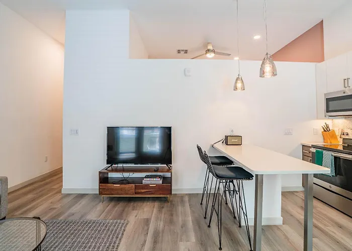 Apartment Boulevard Modern Roosevelt Row 1br Pool Gym 2 *